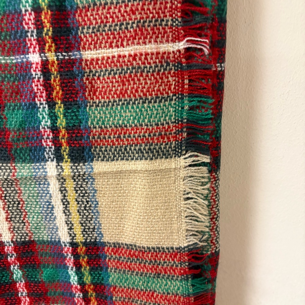 Tartan Plaid Womens Fringe Scarf Shawl
polyester Blend 54x54” - Picture 3 of 5